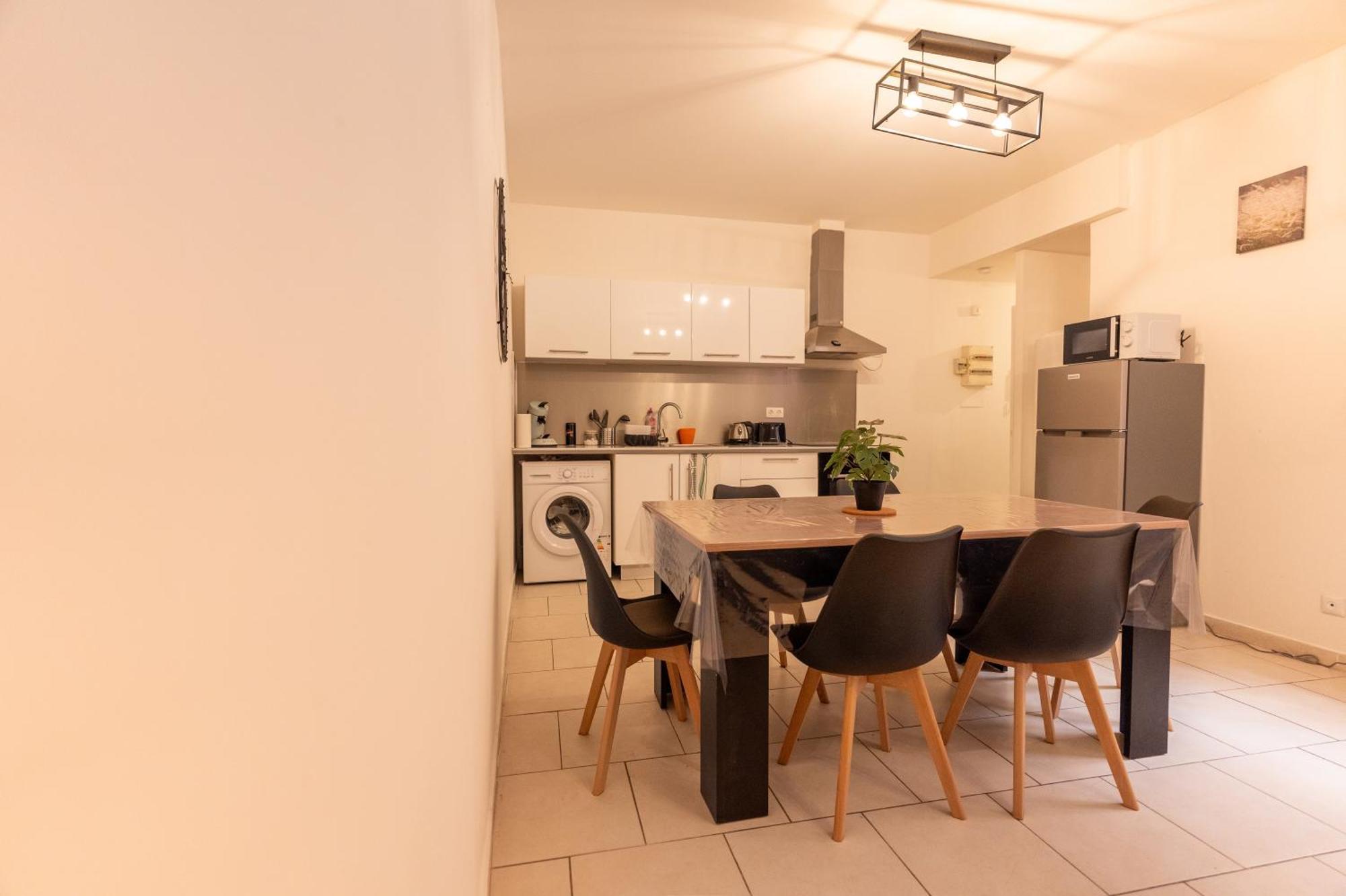 Appartement Tout Equipe Pour 6 Personnes A 15Min Des Plages Béziers Exteriér fotografie